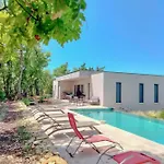 Contemporary With Pool In Cereste-en-luberon Hébergement de vacances Céreste