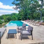Contemporary With Pool In Cereste-en-luberon Hébergement de vacances Céreste