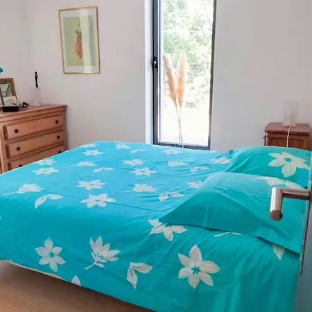 Contemporary With Pool In Cereste-en-luberon Hébergement de vacances Céreste