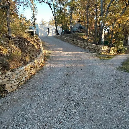 Hébergement de vacances Contemporary With Pool In Cereste-en-luberon Céreste