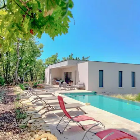 Contemporary With Pool In Cereste-en-luberon Dom wakacyjny Céreste