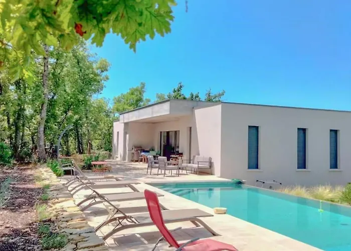 Contemporary With Pool In Cereste-en-luberon Hébergement de vacances Céreste