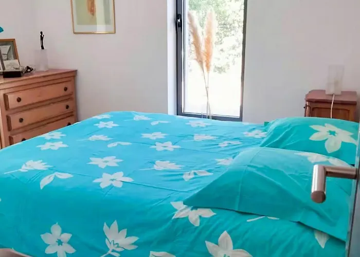 Contemporary With Pool In Cereste-en-luberon Céreste