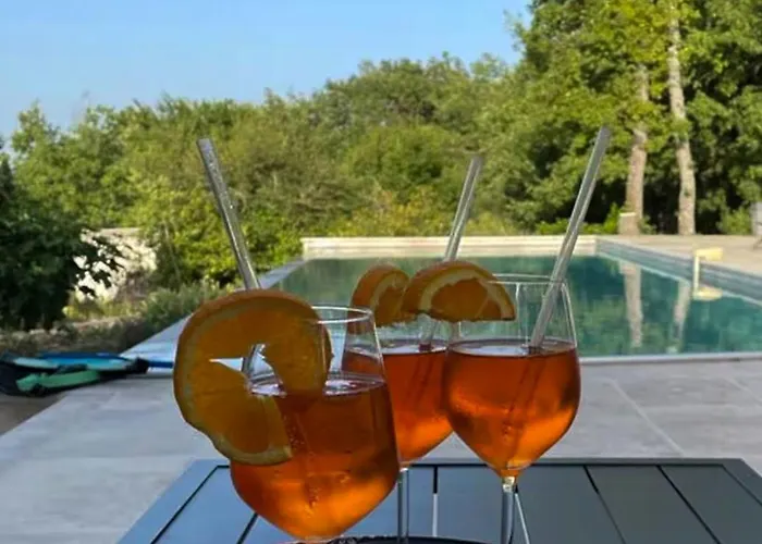 Hébergement de vacances Contemporary With Pool In Cereste-en-luberon *