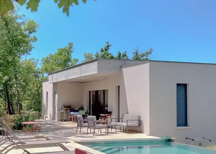 Hébergement de vacances Contemporary With Pool In Cereste-en-luberon *