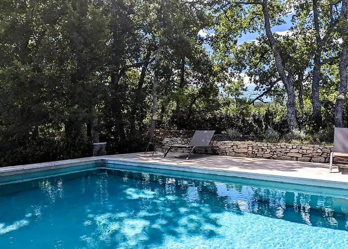 Contemporary With Pool In Cereste-en-luberon Hébergement de vacances