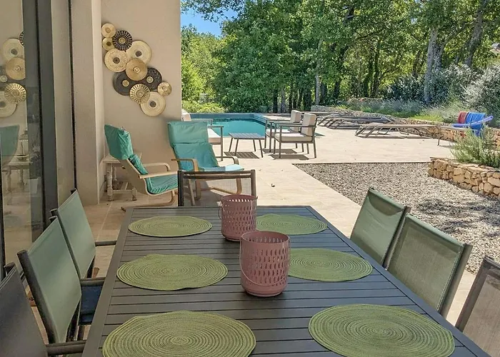 Contemporary With Pool In Cereste-en-luberon *